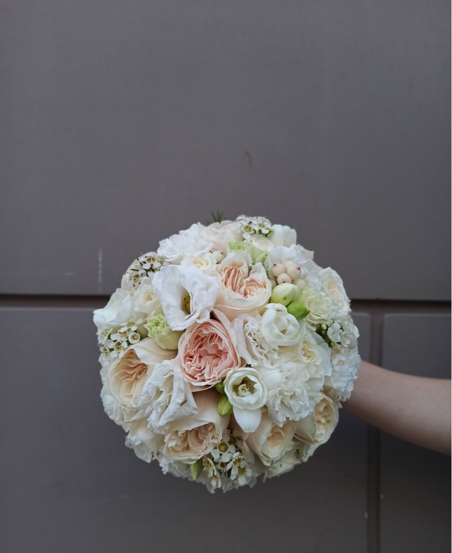 Bridal bouquet LOV 1